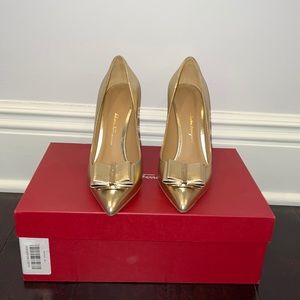 Ferregamo high heels gold color